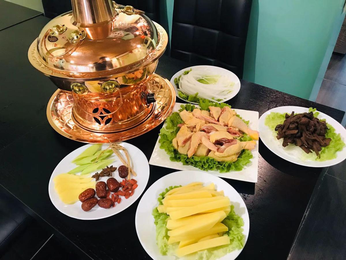 鸡火锅(蔬菜 ,肉类)