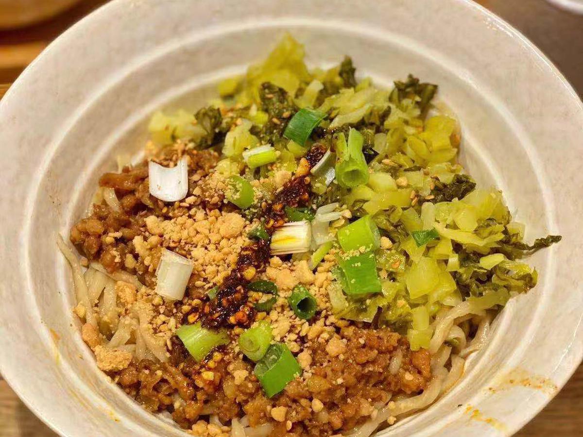 酸菜杂酱面