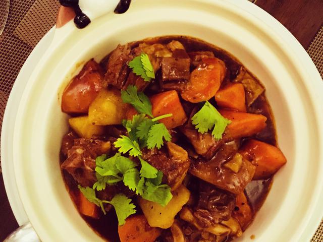 红焖羊肉煲