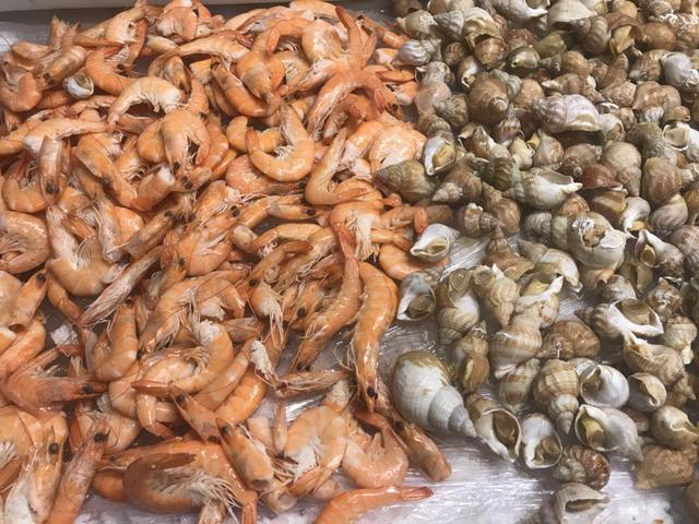 海鲜自助:虾和螺